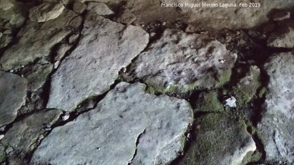 Cueva del Agua - Cueva del Agua. Losas