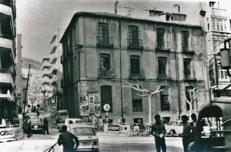 Paseo de la Estacin - Paseo de la Estacin. Foto antigua. Esquina con la Calle Madre Soledad Torres Acosta IEG