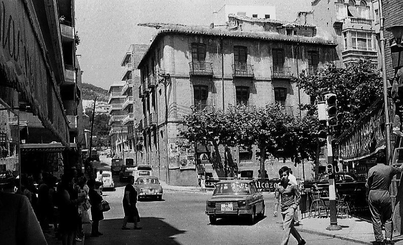 Paseo de la Estacin - Paseo de la Estacin. Foto antigua. Esquina con la Calle Madre Soledad Torres Acosta