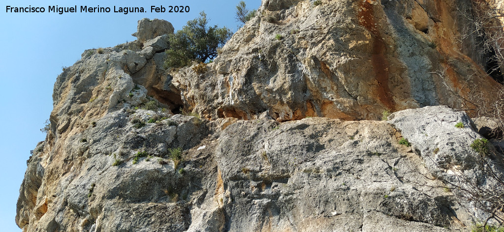 Pe�as de Castro - Pe�as de Castro. Abrigo alto en las paredes del sureste