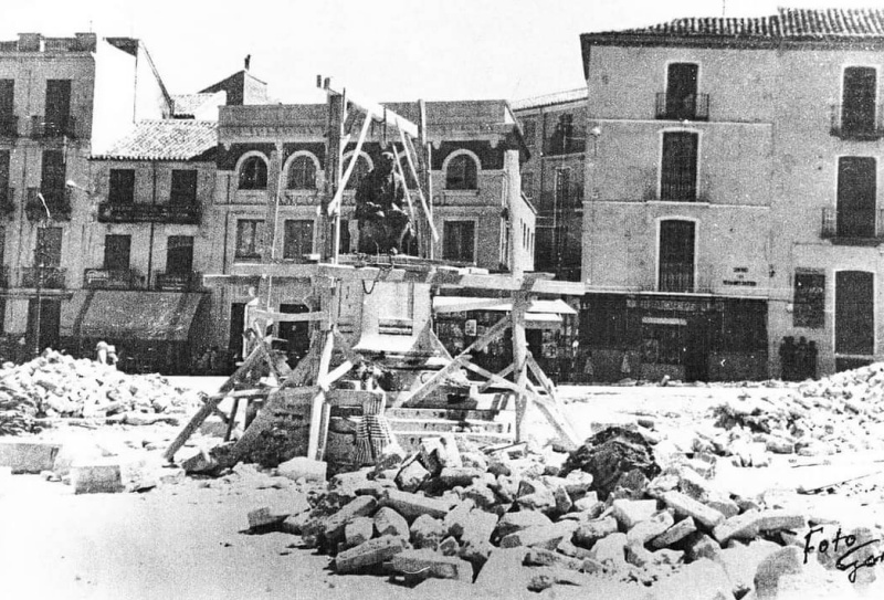 Monumento a Bernab� Soriano - Monumento a Bernab� Soriano. Foto antigua