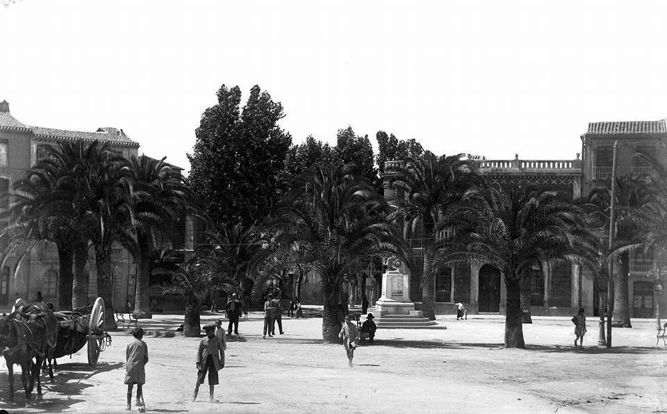 Plaza de la Constitucin - Plaza de la Constitucin. Foto antigua