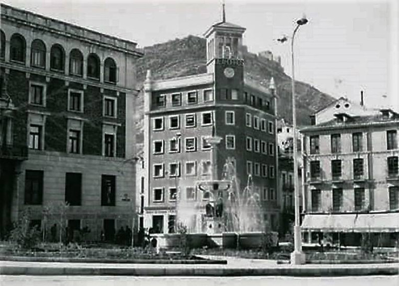 Edificio de la Caja de Ahorros de Crdoba - Edificio de la Caja de Ahorros de Crdoba. Foto antigua