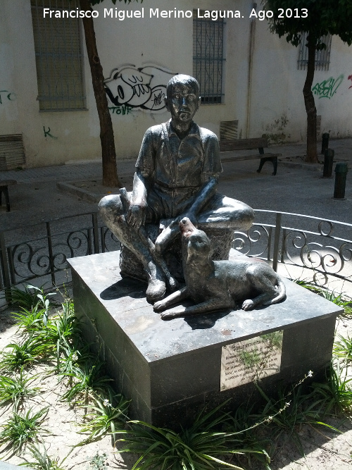 Escultura Golfillo sentado con su perro - Escultura Golfillo sentado con su perro. 