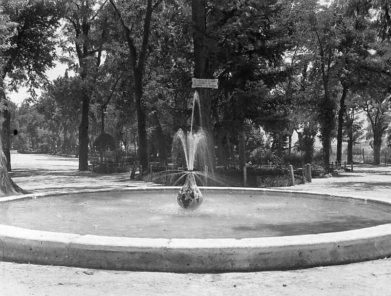 Fuente de la Alameda - Fuente de la Alameda. Foto antigua de J. Rosell