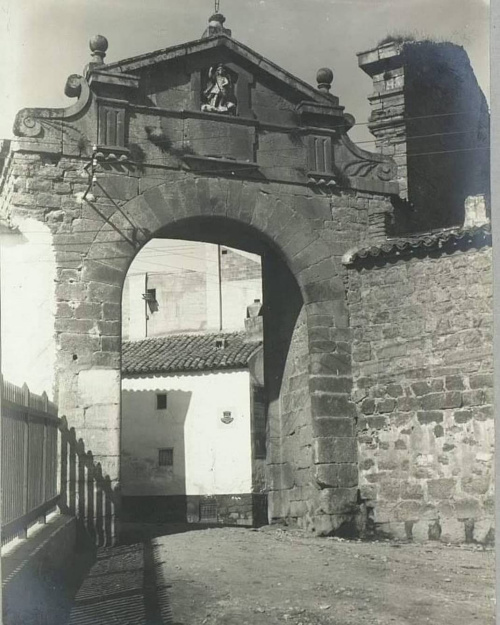 Muralla de Ja�n. Puerta del �ngel - Muralla de Ja�n. Puerta del �ngel. Foto antigua