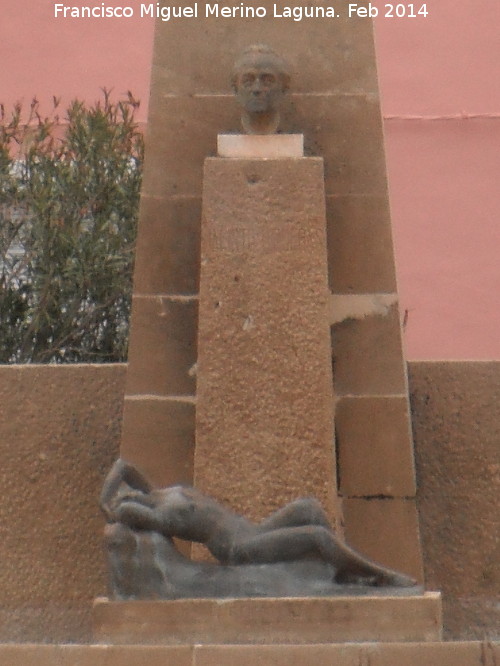 Monumento a Jacinto Higueras - Monumento a Jacinto Higueras. Busto y desnudo