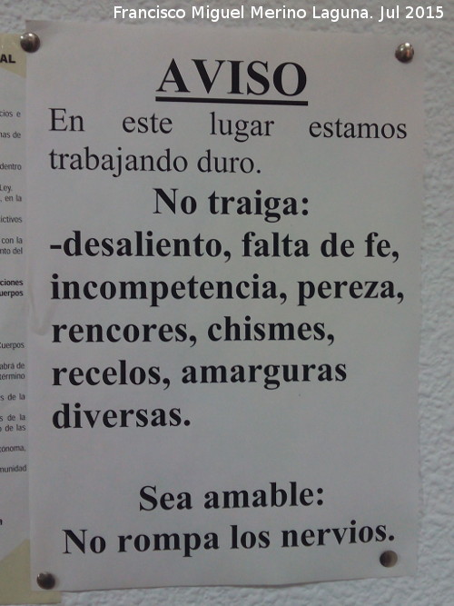 Curiosidades - Curiosidades. Cartel en el Ayuntamiento de Begjar