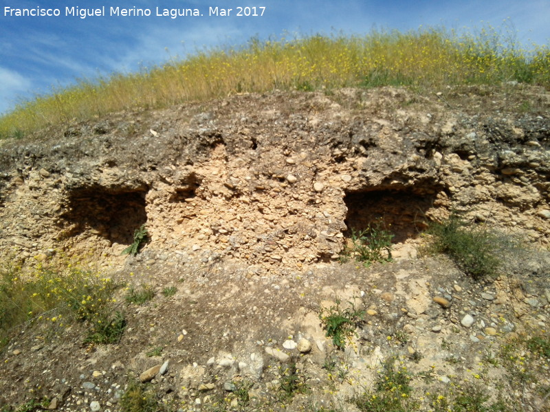 Plaza de Armas del Cerro de La Muela - Plaza de Armas del Cerro de La Muela. Cuevas artificiales