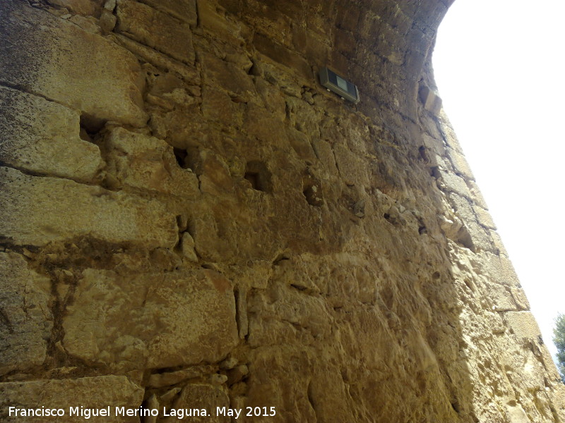 Castillo Nuevo de Santa Catalina. Torre Albarrana - Castillo Nuevo de Santa Catalina. Torre Albarrana. Mechinales de construccin en el paso interior