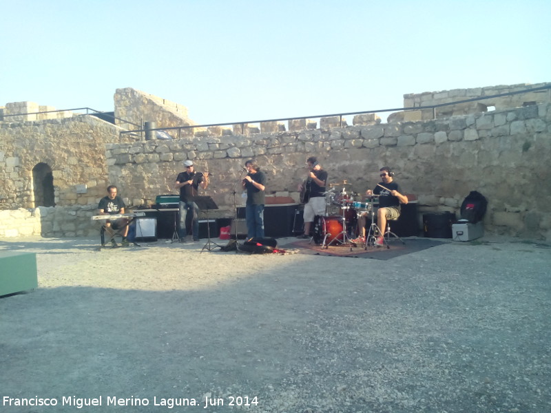 Castillo Nuevo de Santa Catalina. Patio Inferior - Castillo Nuevo de Santa Catalina. Patio Inferior. Concierto de msica celta en su patio de armas