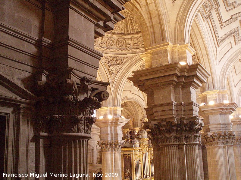 Catedral de Jan. Columnas - Catedral de Jan. Columnas. 