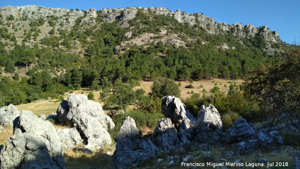 Lancha de la Escalera - Lancha de la Escalera. Desde el Cortijo del Raso