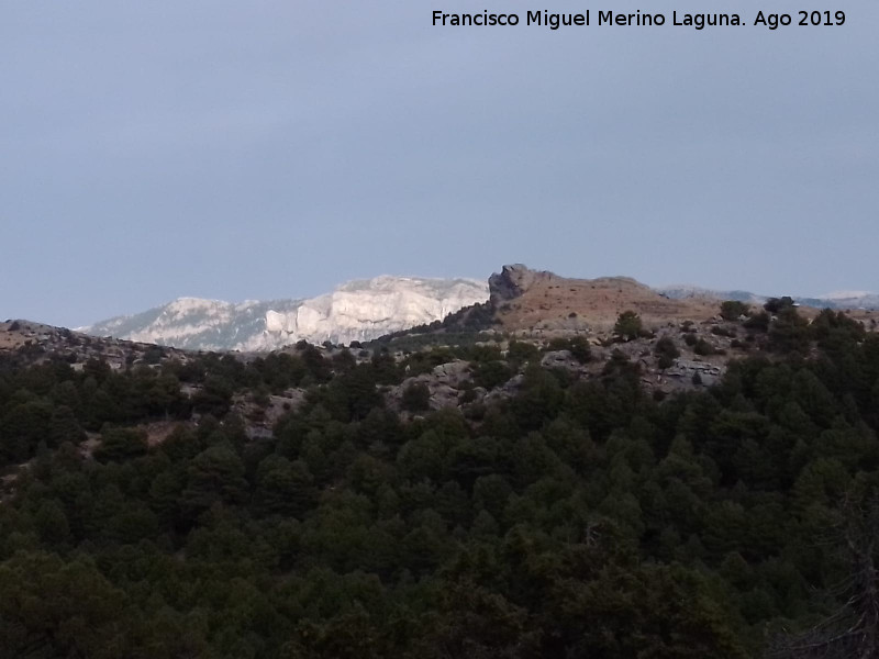 La Morra - La Morra. Vistas hacia Pea Corva y el Banderillas