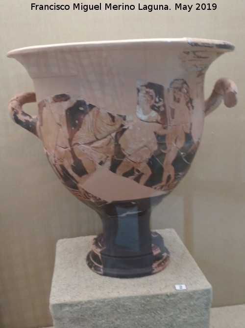 Cstulo. Necrpolis Baos de la Muela - Cstulo. Necrpolis Baos de la Muela. Crtera de campana. Pintor del Tirso Negro. Tumba 16. Segundo cuarto del siglo IV a.C. Museo Arqueolgico de Linares