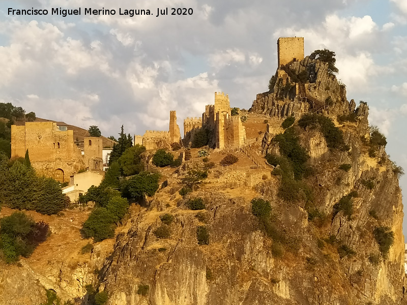 Castillo de La Iruela - Castillo de La Iruela. Desde el Camino de las �nimas