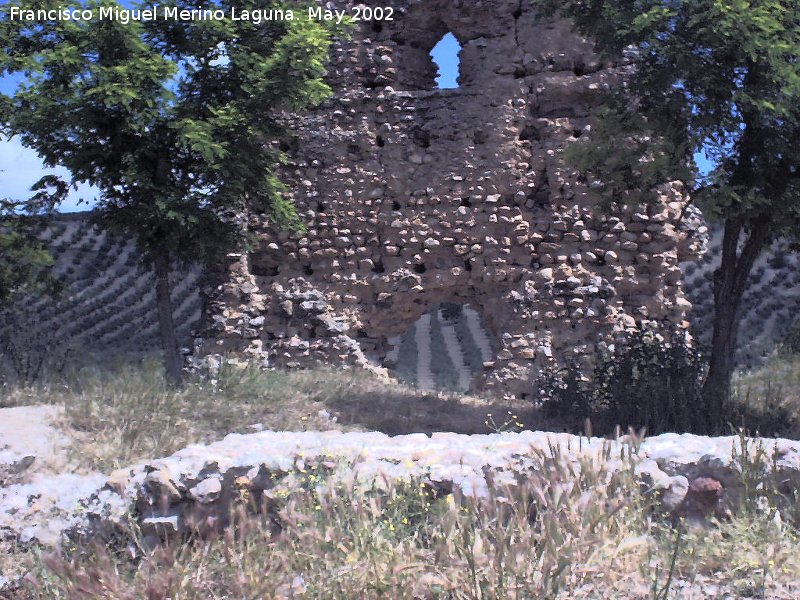 Castillo de Nubla - Castillo de Nubla. Afloramientos de muros en primer trmino