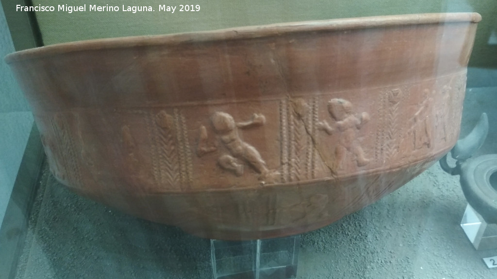 Cstulo - Cstulo. Fuente de sigillata. Siglos I-III d.C. Museo Arqueolgico de Linares