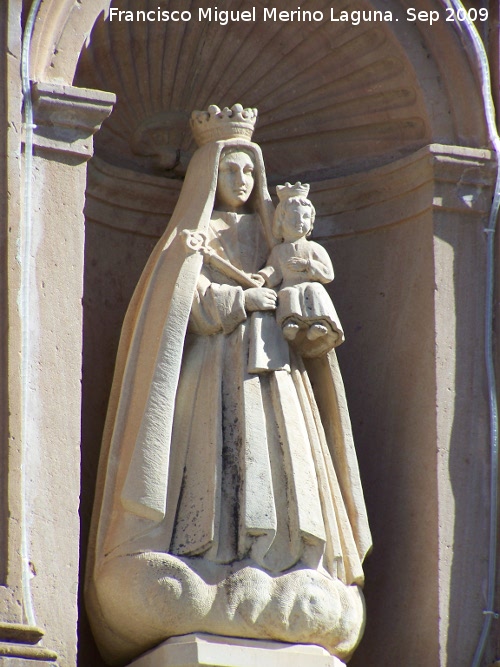 Santuario de Linarejos - Santuario de Linarejos. Hornacina de la fachada principal