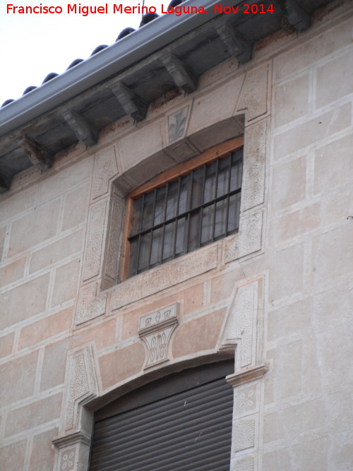 Casa de la Plaza de la Iglesia n 5 - Casa de la Plaza de la Iglesia n 5. Claves decorativas