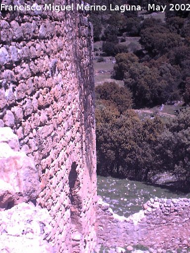 Castillo de Mata Bejid. Torre del Homenaje - Castillo de Mata Bejid. Torre del Homenaje. Puerta de acceso