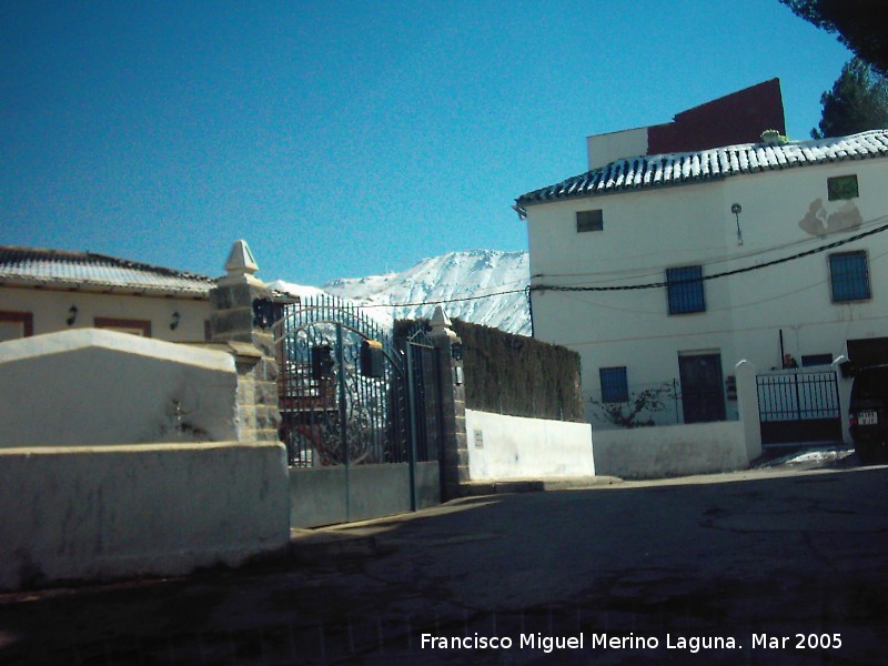 Pilar del Molino del Rey - Pilar del Molino del Rey. Con la Pandera nevada al fondo