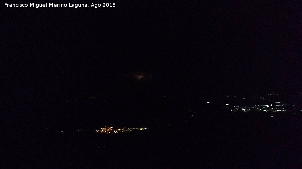 La Pandera - La Pandera. Vistas de Los Villares y Jan, con una tormenta al fondo