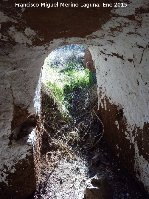 Cuevas Piquita. Cueva IX - Cuevas Piquita. Cueva IX. Puerta con los huecos de la tranca