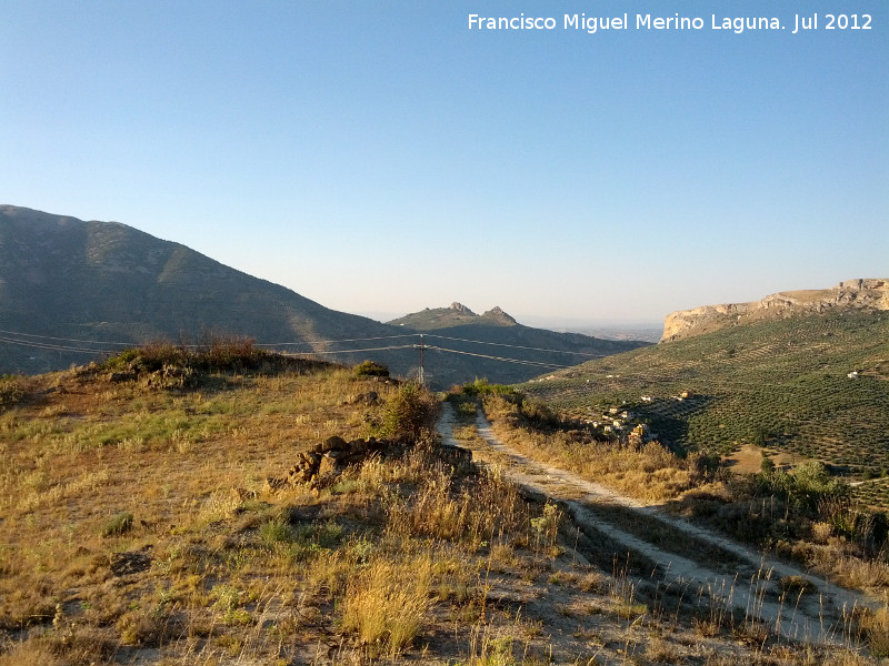 Cerro Cerrajn - Cerro Cerrajn. Cumbre y al fondo las Peas de Castro