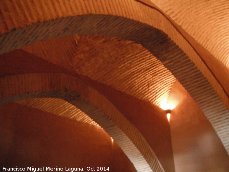 Castillo de Meng�bar - Castillo de Meng�bar. Arcos y b�vedas del segundo piso