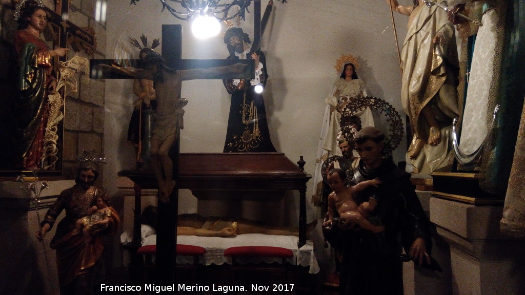 Iglesia de San Pedro Ap�stol - Iglesia de San Pedro Ap�stol. Im�genes de capilla lateral externa