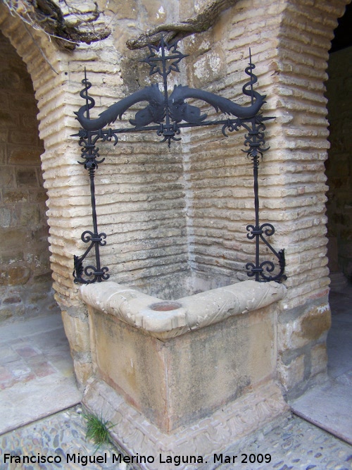 Palacio de los Se�ores De La Chica - Palacio de los Se�ores De La Chica. Pozo esquinero del patio