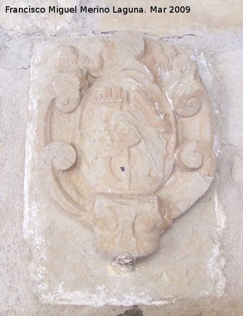 Palacio de los Se�ores De La Chica - Palacio de los Se�ores De La Chica. Escudo en el patio