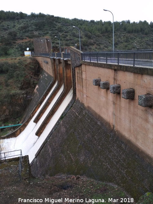 Pantano del Daador - Pantano del Daador. Presa