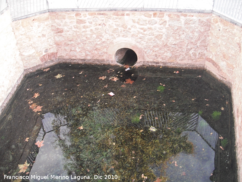 Fuente de la Reja - Fuente de la Reja. Desage por donde se va el agua hacia la Charca