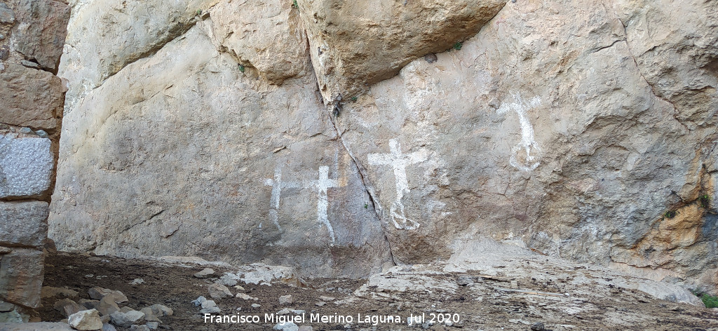Eremitorio de la Magdalena - Eremitorio de la Magdalena. Cruces en el interior del santuario