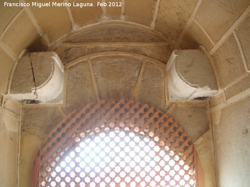 Castillo de Porcuna - Castillo de Porcuna. Bisagras de ventana