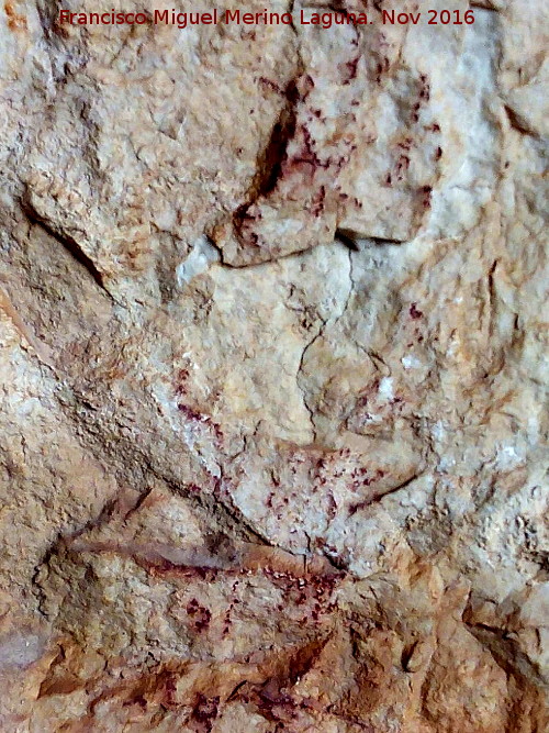 Pinturas rupestres de las Cuevas del Curro Abrigo II - Pinturas rupestres de las Cuevas del Curro Abrigo II. Restos de finos trazos