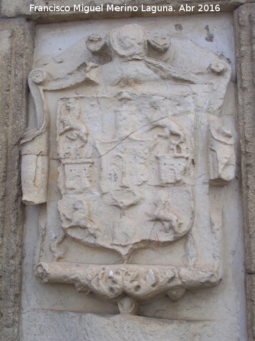 Fuente de la Calle Oteros - Fuente de la Calle Oteros. Escudo