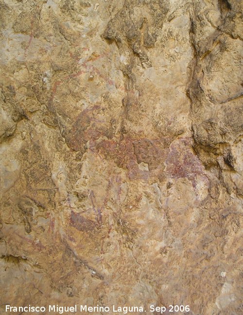 Pinturas rupestres de la Cueva del Engarbo II. Grupo I - Pinturas rupestres de la Cueva del Engarbo II. Grupo I. Escena inferior con un arquero a la carrera, una cabra con varias flechas hincadas y restos de otras figuras