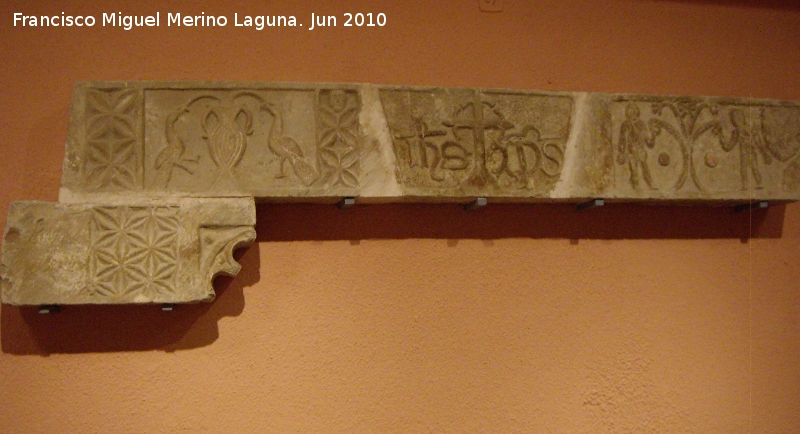 Casa de la Calle Portillejo I n 10 - Casa de la Calle Portillejo I n 10. Arquitrave visigodo siglos V-VI. Museo Provincial de Jan