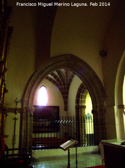 Iglesia de San Esteban - Iglesia de San Esteban. Arco apuntado de la antigua cabecera