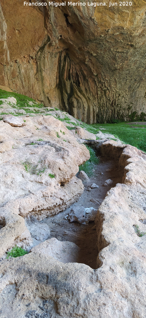 Cueva de las Grajas - Cueva de las Grajas. Gours