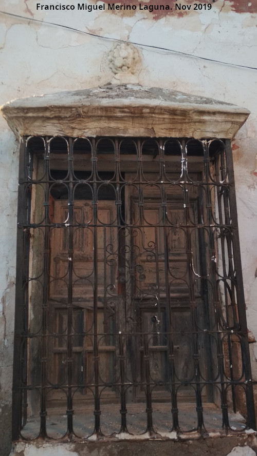 Casa de Jimnez de Mrmol - Casa de Jimnez de Mrmol. Ventana de la planta baja a la Travesa Herradores y la Calle Salsipuedes
