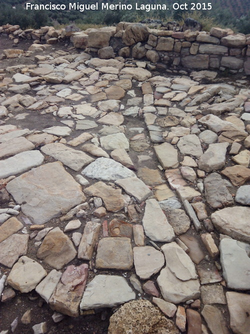 Torreparedones. Ermita de las Santas Moz�rabes - Torreparedones. Ermita de las Santas Moz�rabes. Canalizaci�n en el empedrado