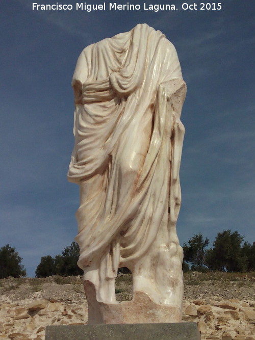 Torreparedones. Foro - Torreparedones. Foro. Estatua con togado