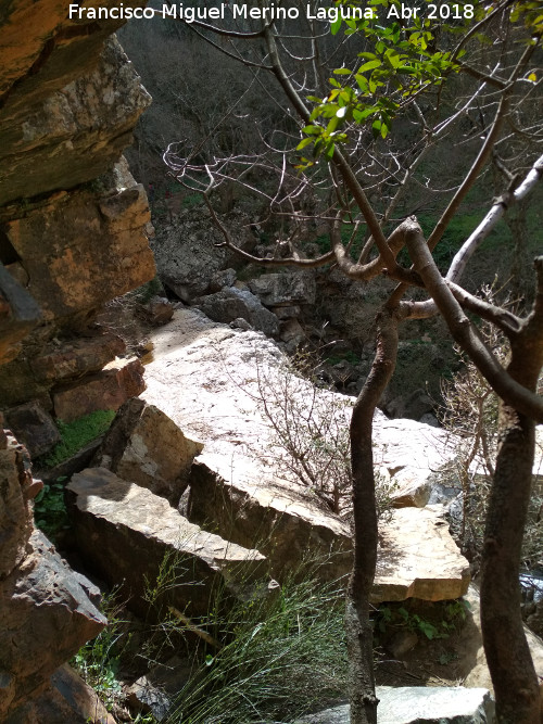 Cascada de la Cimbarra - Cascada de la Cimbarra. Principio del la cornisa que llega a la Cascada de la Cimbarra