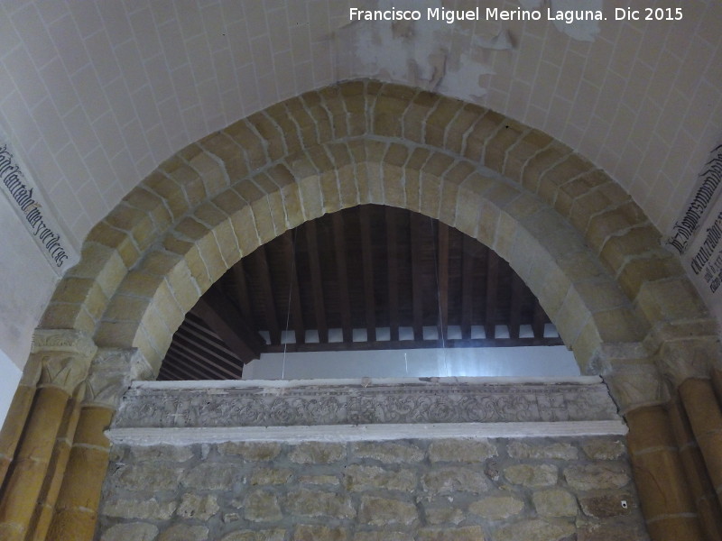 Castillo de Lopera. Torre de Santa Mar�a - Castillo de Lopera. Torre de Santa Mar�a. Arco apuntado de la Capilla
