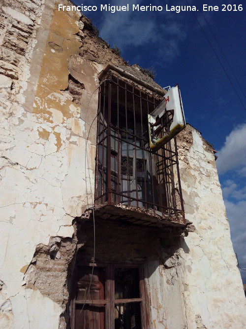Caser�a del Puente - Caser�a del Puente. Reja con antiguo luminoso