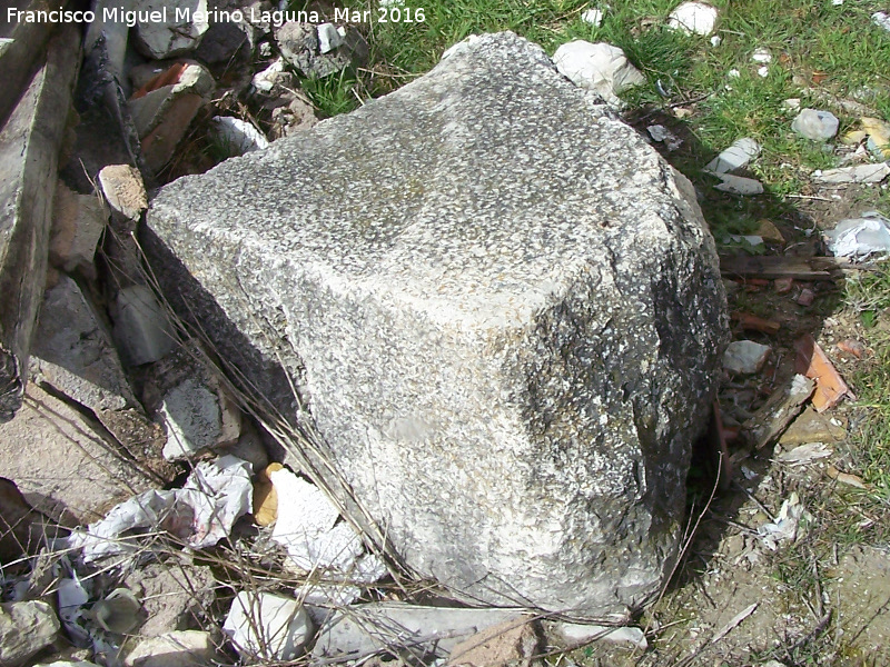 Molino de Fuentebuena - Molino de Fuentebuena. Piedra de molino
